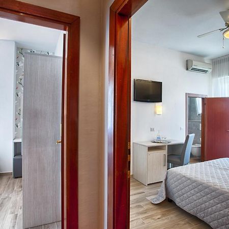 Hotel Mirabel ريميني المظهر الخارجي الصورة