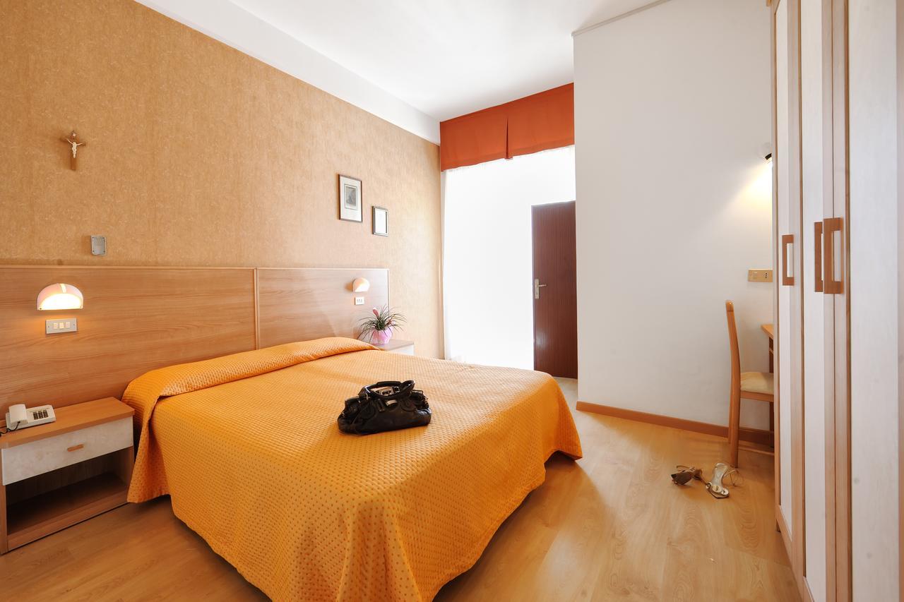 Hotel Mirabel ريميني المظهر الخارجي الصورة