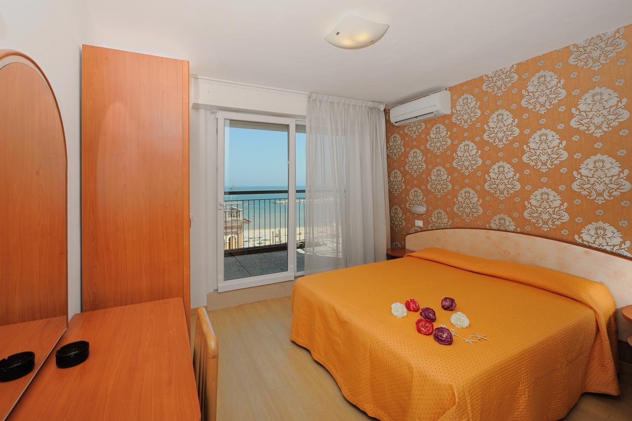 Hotel Mirabel ريميني المظهر الخارجي الصورة