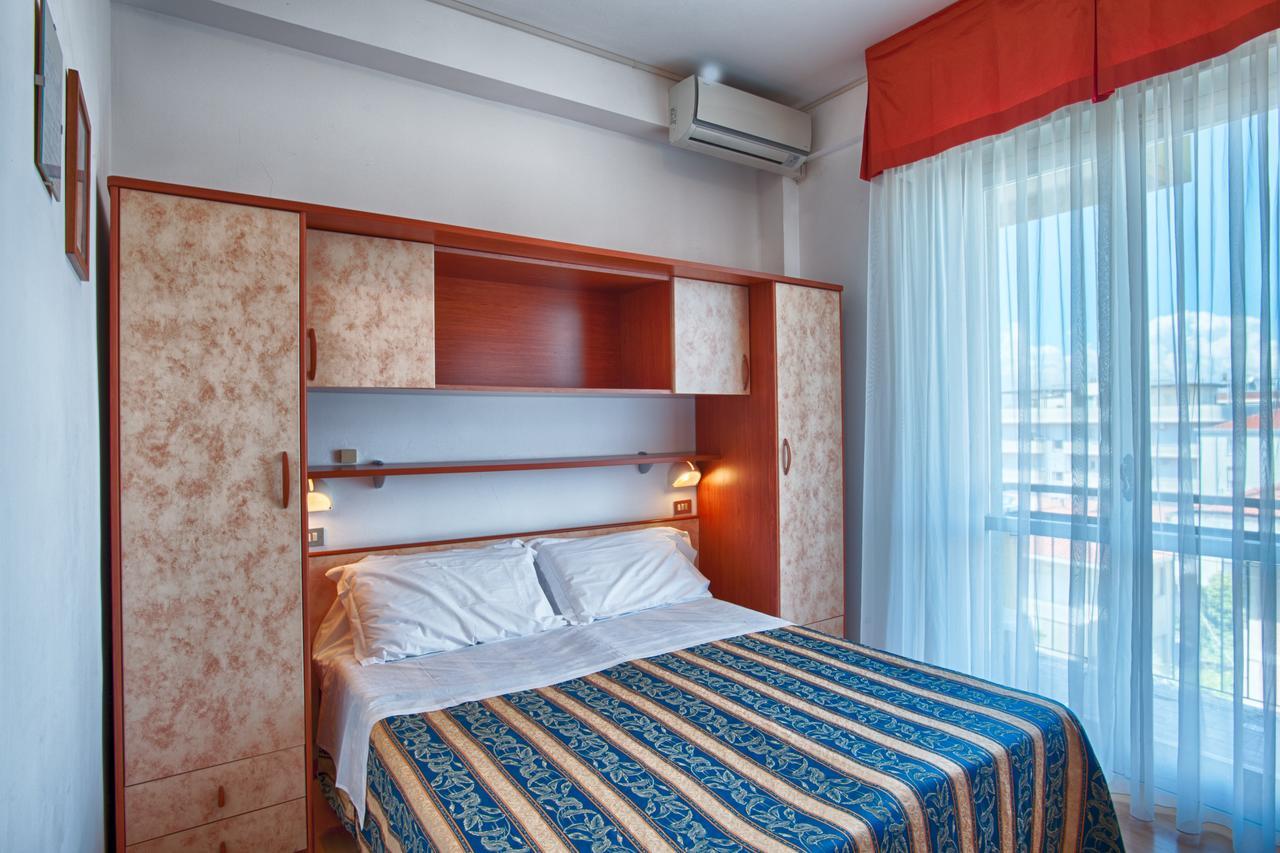 Hotel Mirabel ريميني المظهر الخارجي الصورة