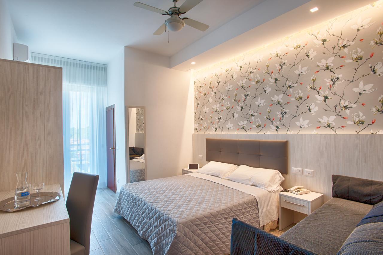 Hotel Mirabel ريميني المظهر الخارجي الصورة