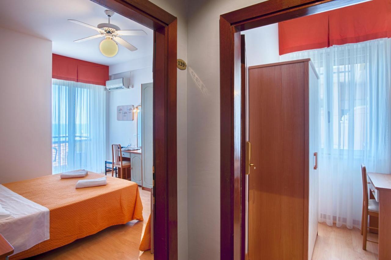 Hotel Mirabel ريميني المظهر الخارجي الصورة