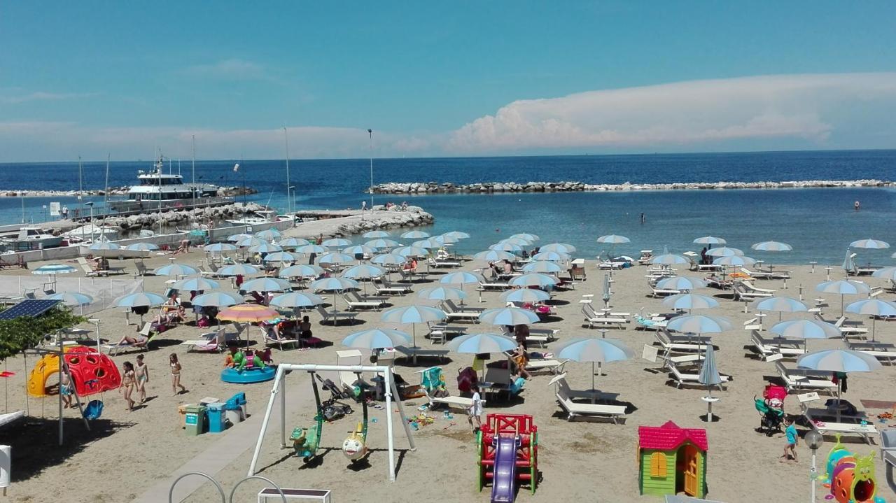 Hotel Mirabel ريميني المظهر الخارجي الصورة